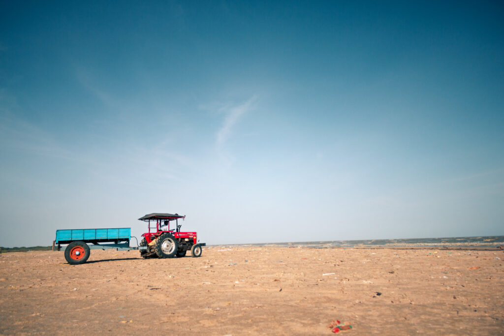 tractores en la playa